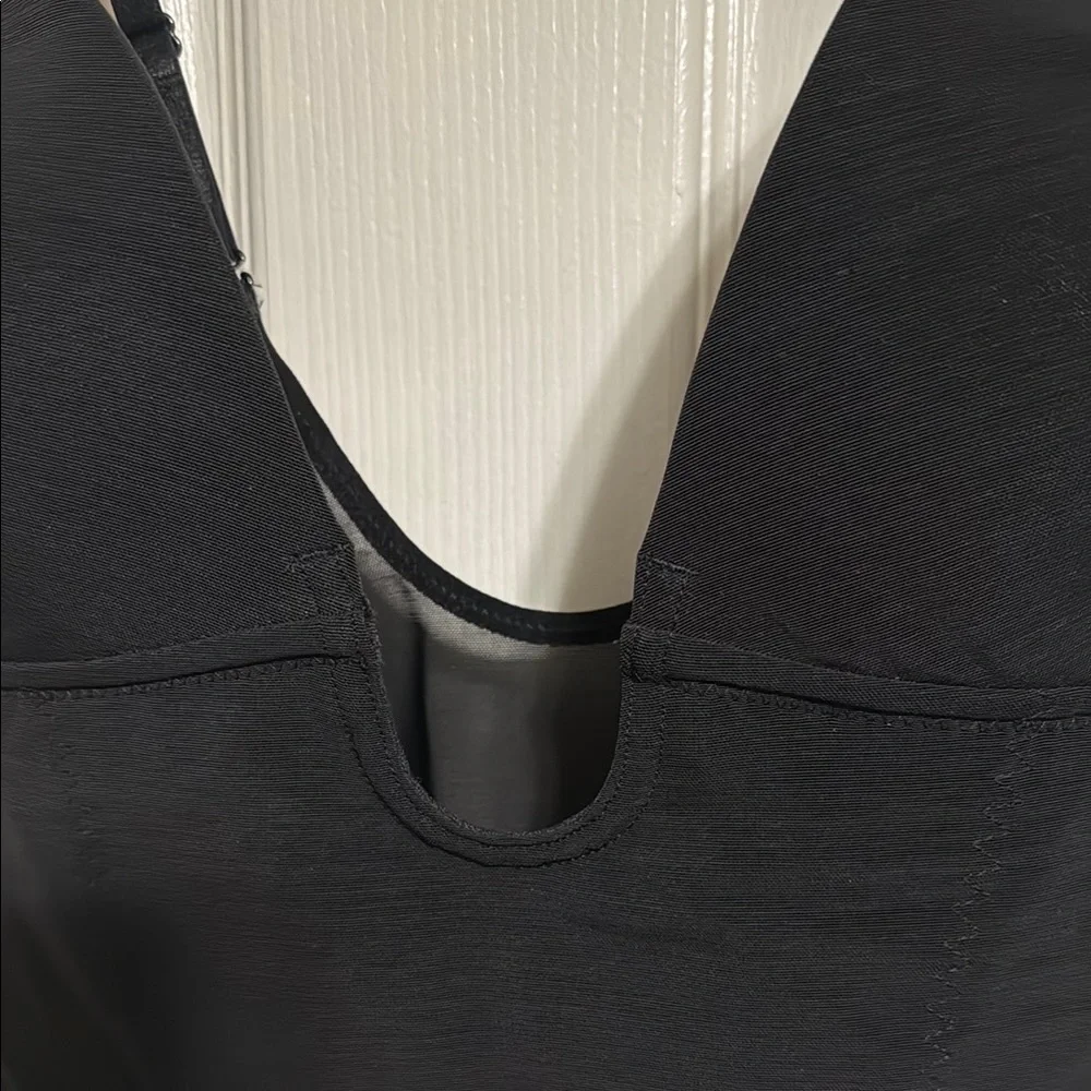 Black one piece thong shapewear - Picture 2 of 7